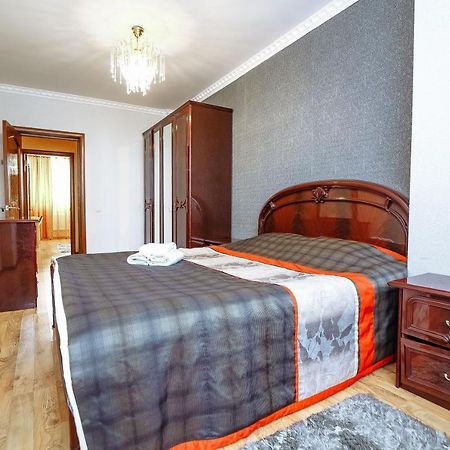 Two Bedroom Apartment On Syganak Street 64-1 아스타나 외부 사진